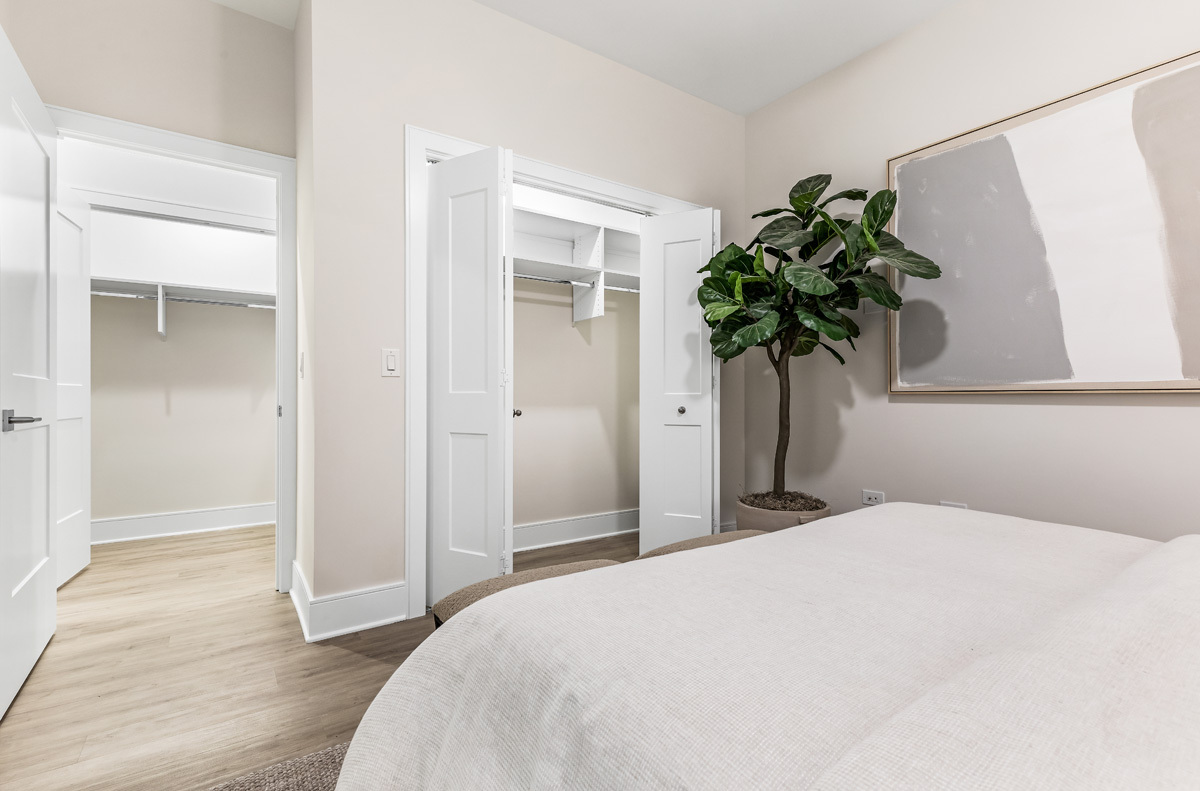 435 Madison Street, Unit 207 Oak Park, IL 60302 - Photo 11 of 21 a bedroom with a bed and a potted plant