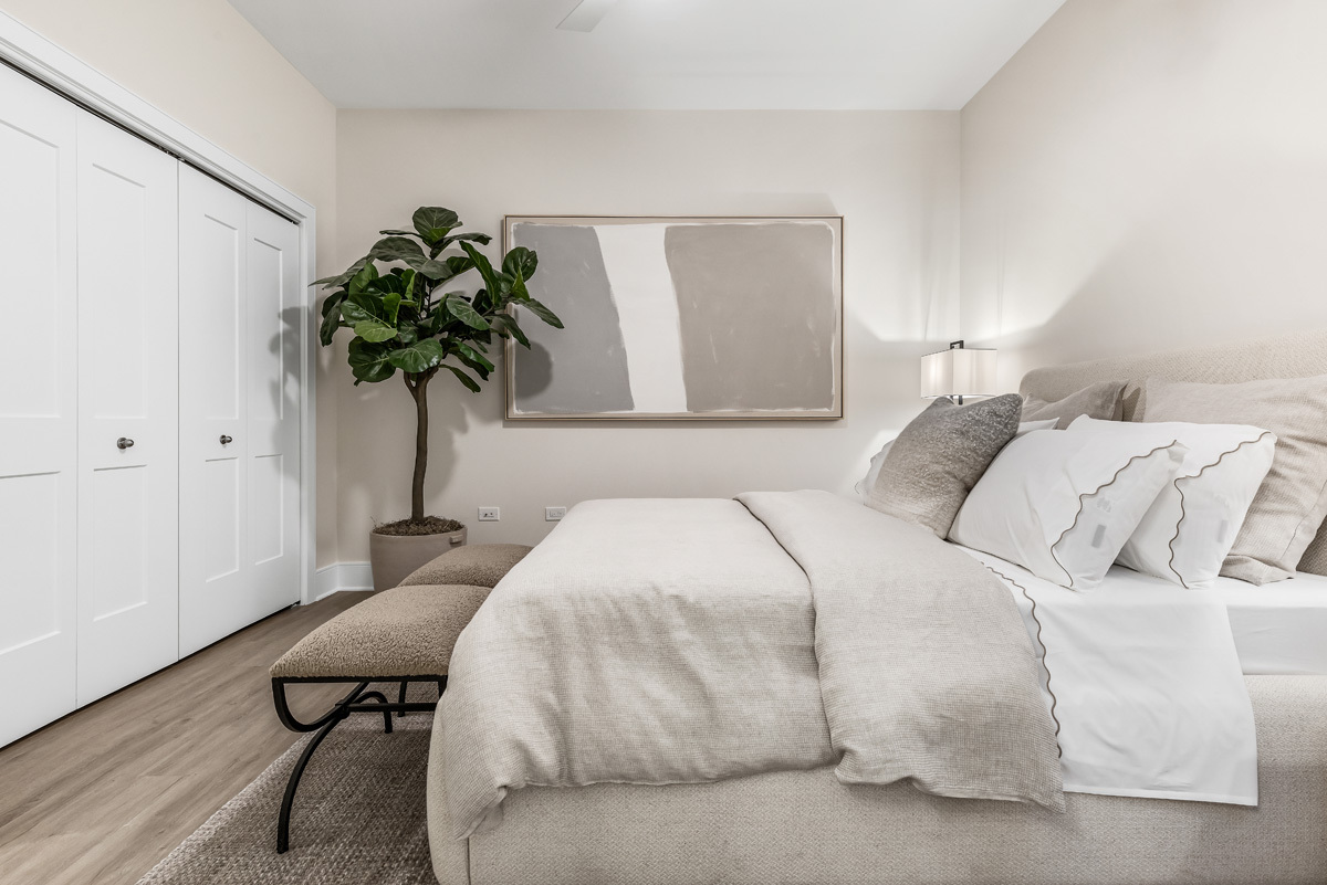 435 Madison Street, Unit 207 Oak Park, IL 60302 - Photo 12 of 21 a bedroom with a bed and a potted plant