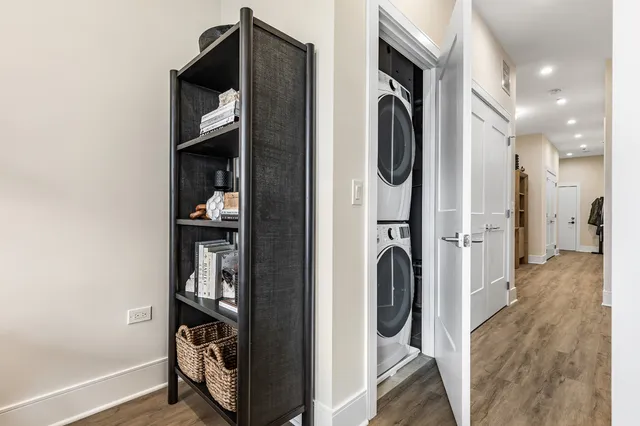 $2,895 | 435 Madison Street, Unit 207, Oak Park, IL 60302