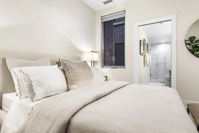 $2,895 | 435 Madison Street, Unit 207, Oak Park, IL 60302