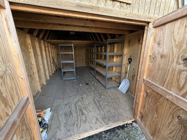 a view of a yard in front of the house