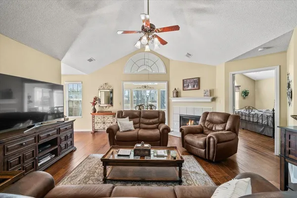 $274,900 | 7467 Appling Chase Cove, Unit 60, Cordova, TN 38016