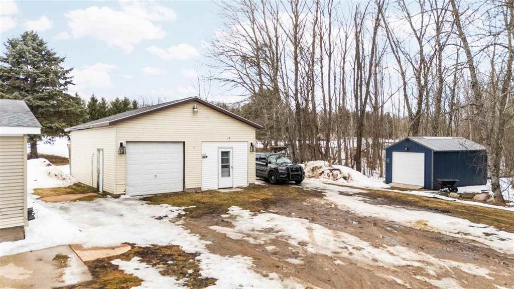 305 North Advance Road East Jordan, MI 49727 - Photo 8 of 47
