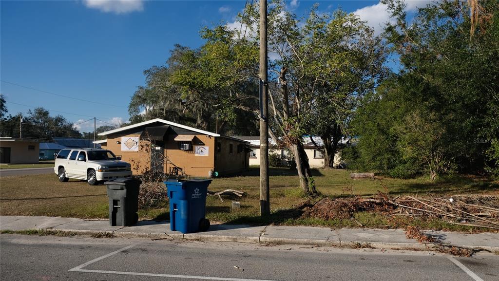 34 4th Street Southwest Fort Meade, FL 33841 - Photo 3 of 31 a front view of a house with a yard