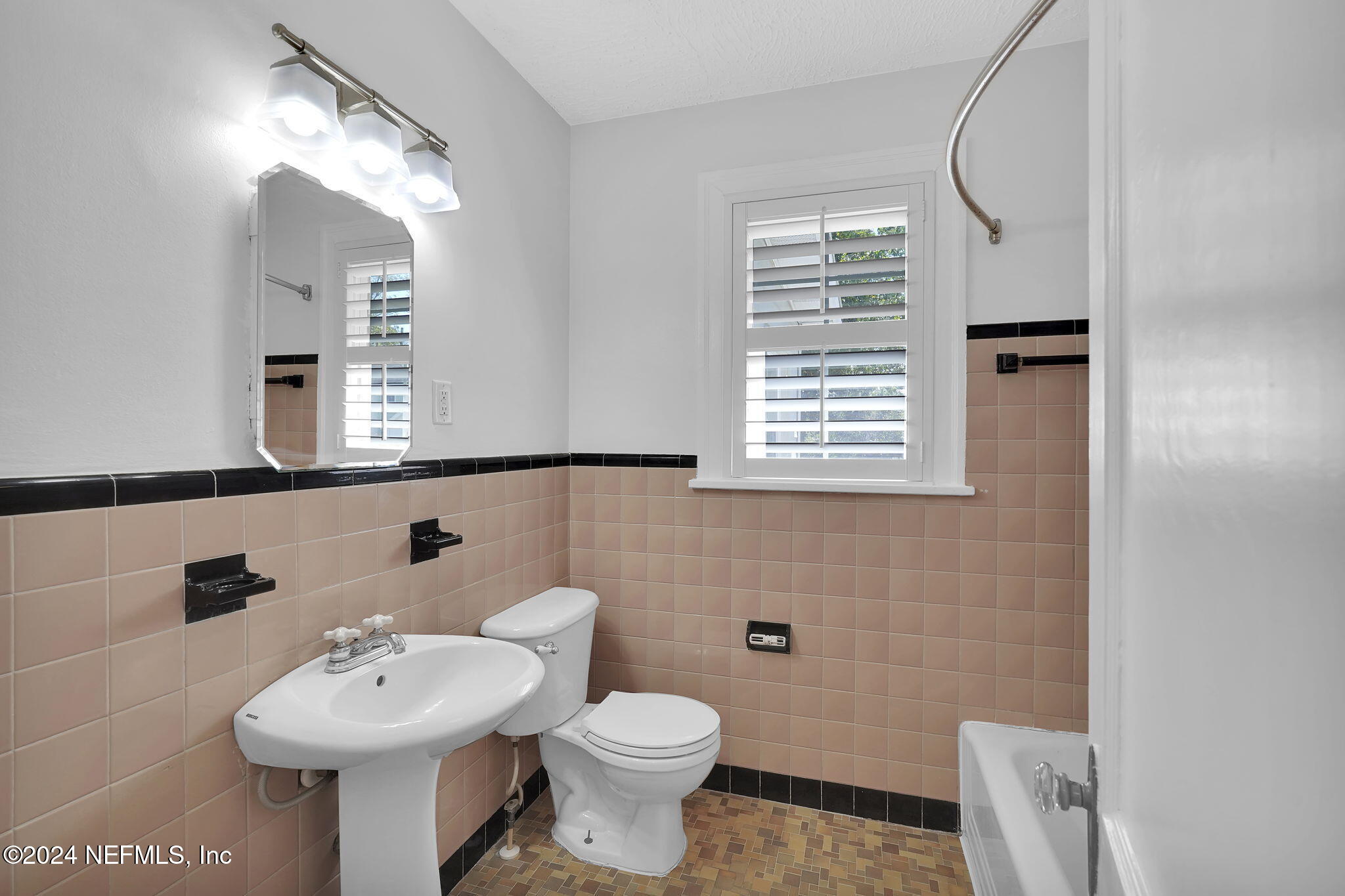 1722 Kingswood Road Jacksonville, FL 32207 - Photo 23 of 26 24-web-or-mls-1722 Kingswood Rd_024