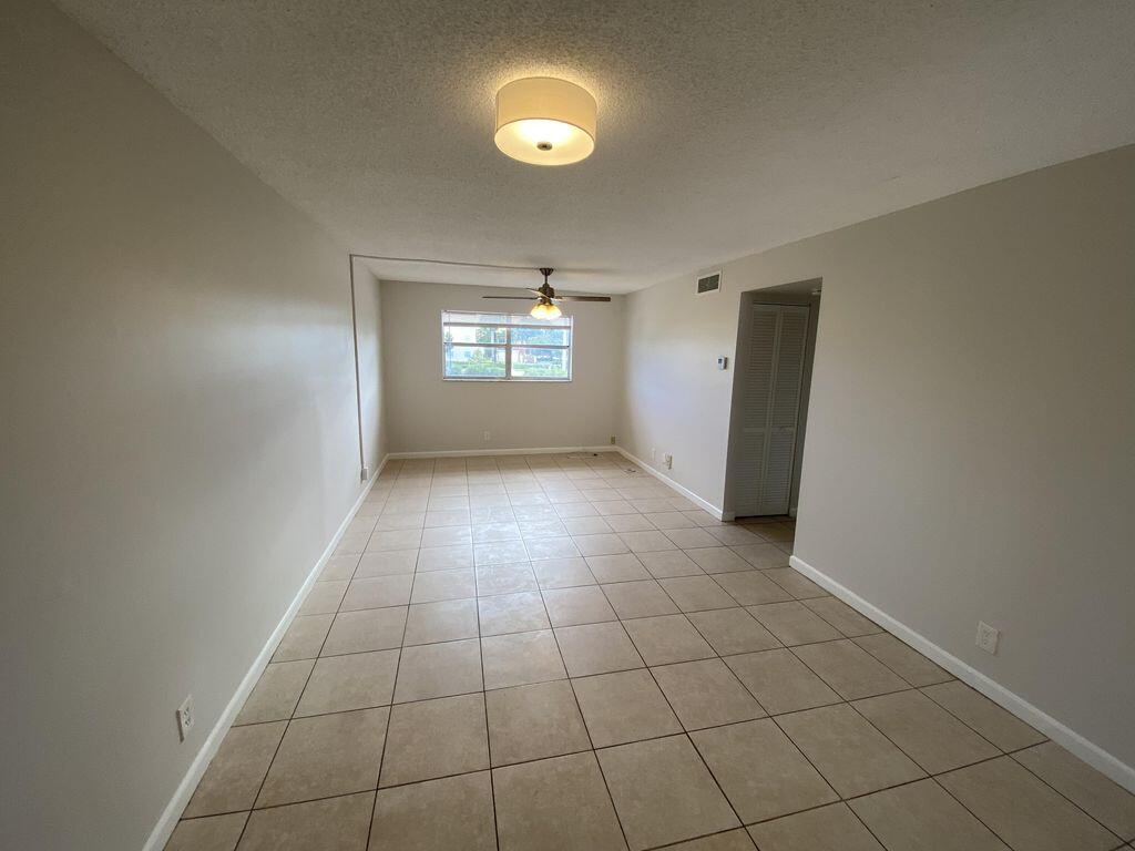 550 Southwest 2nd Avenue, Unit 229 Boca Raton, FL 33432 - Photo 3 of 16 Living room