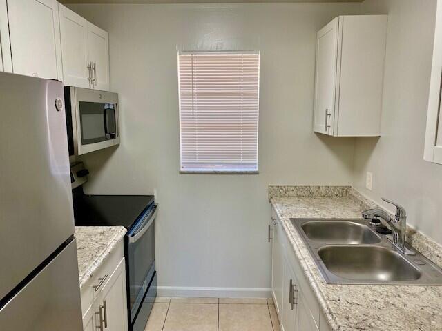 550 Southwest 2nd Avenue, Unit 229 Boca Raton, FL 33432 - Photo 6 of 16 Updated kitchen