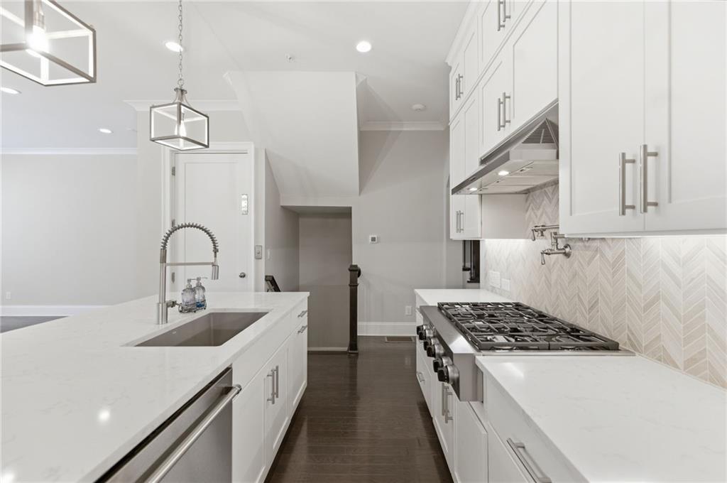 2070 Wheaton Way Atlanta, GA 30328 - Photo 9 of 47