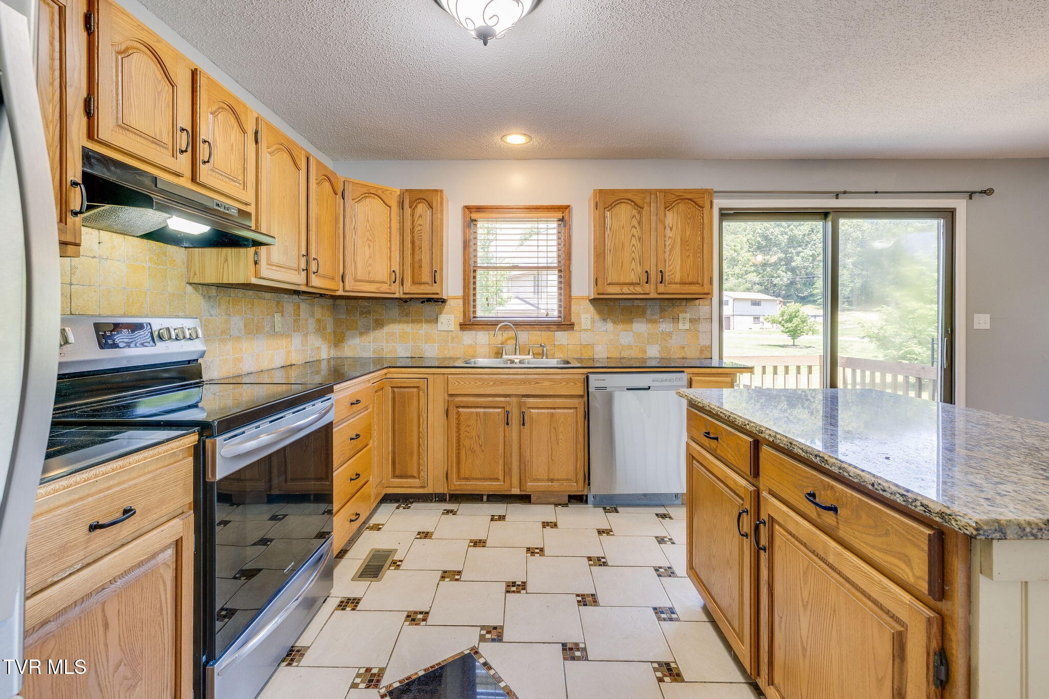 2015 Ridgefield Road Johnson City, TN 37601 - Photo 11 of 48 010