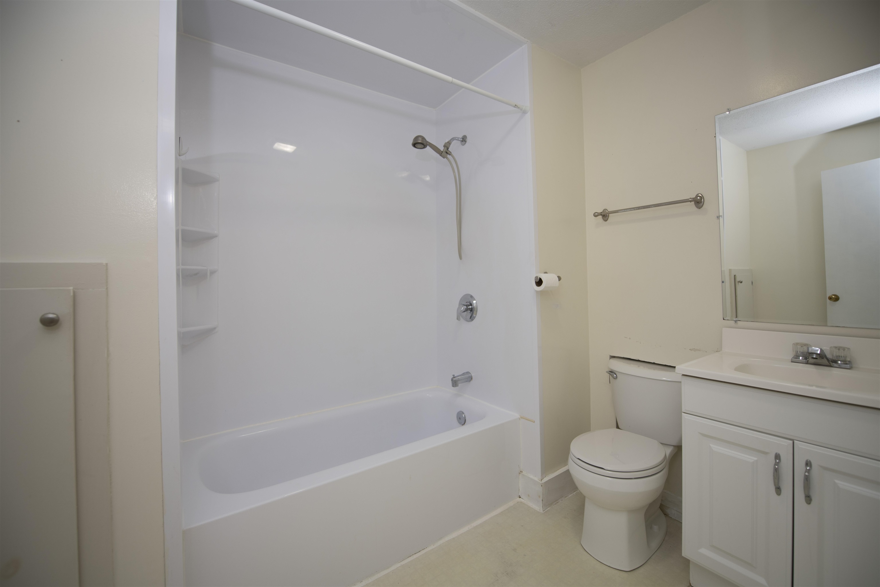 253 Old Quechee Road, Unit D Hartford, VT 05059 - Photo 17 of 20 Gallery Image 17