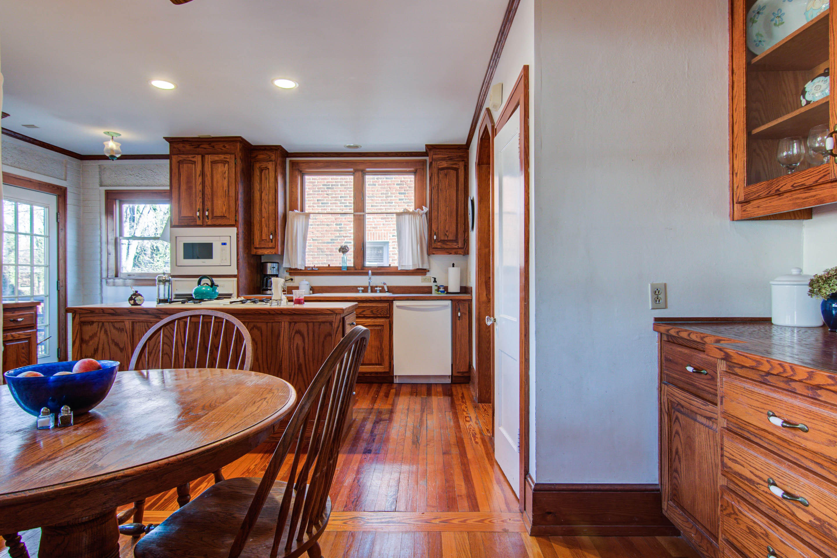 1831 Arlington Road Southwest Roanoke, VA 24015 - Photo 14 of 33 IMG_5421_2_3_4_5