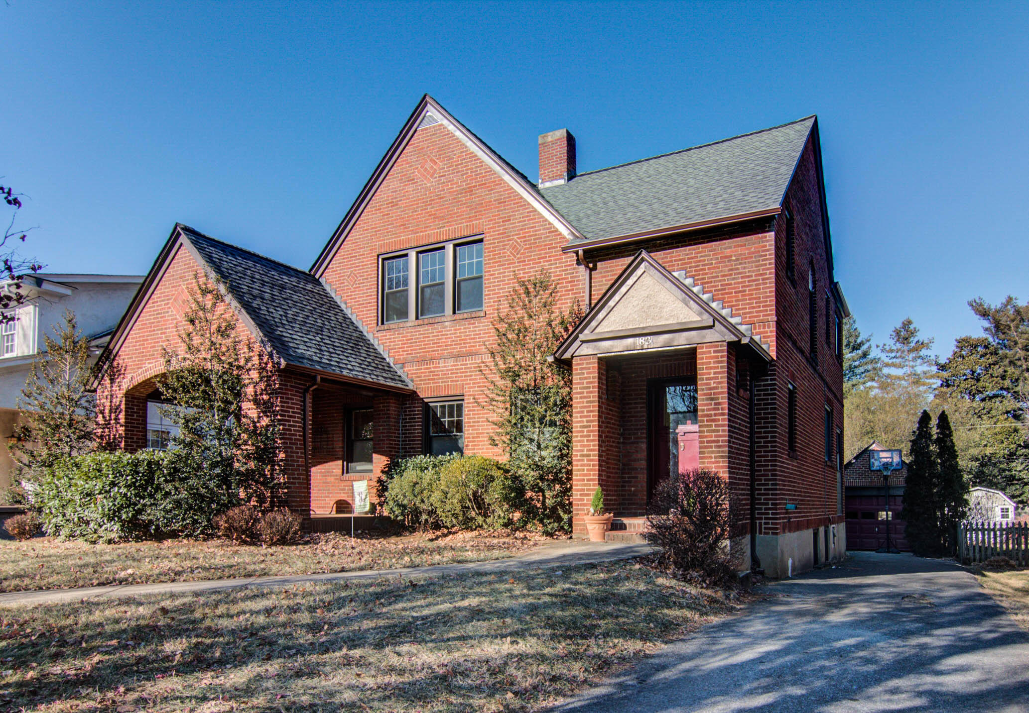 1831 Arlington Road Southwest Roanoke, VA 24015 - Photo 4 of 33 IMG_5571_2_3_4_5