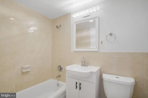 $2,500 | 4600 Duke Street, Unit 1613, Alexandria, VA 22304