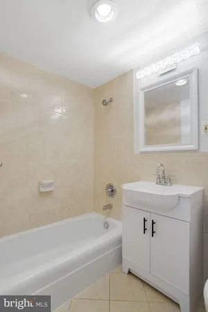 $2,500 | 4600 Duke Street, Unit 1613, Alexandria, VA 22304