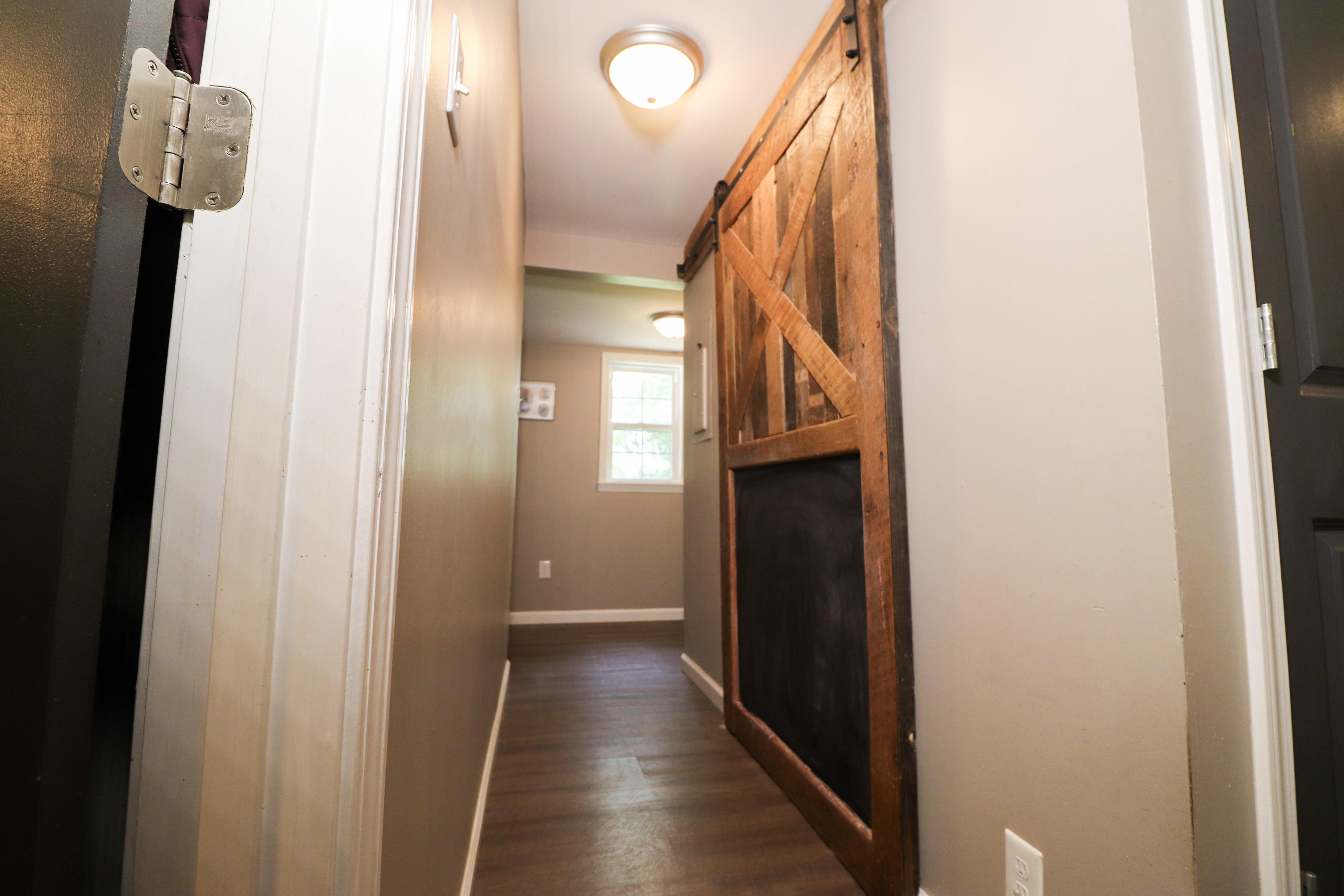 2000 Guynn Road Paint Lick, KY 40461 - Photo 12 of 35 Guynnbarndoor