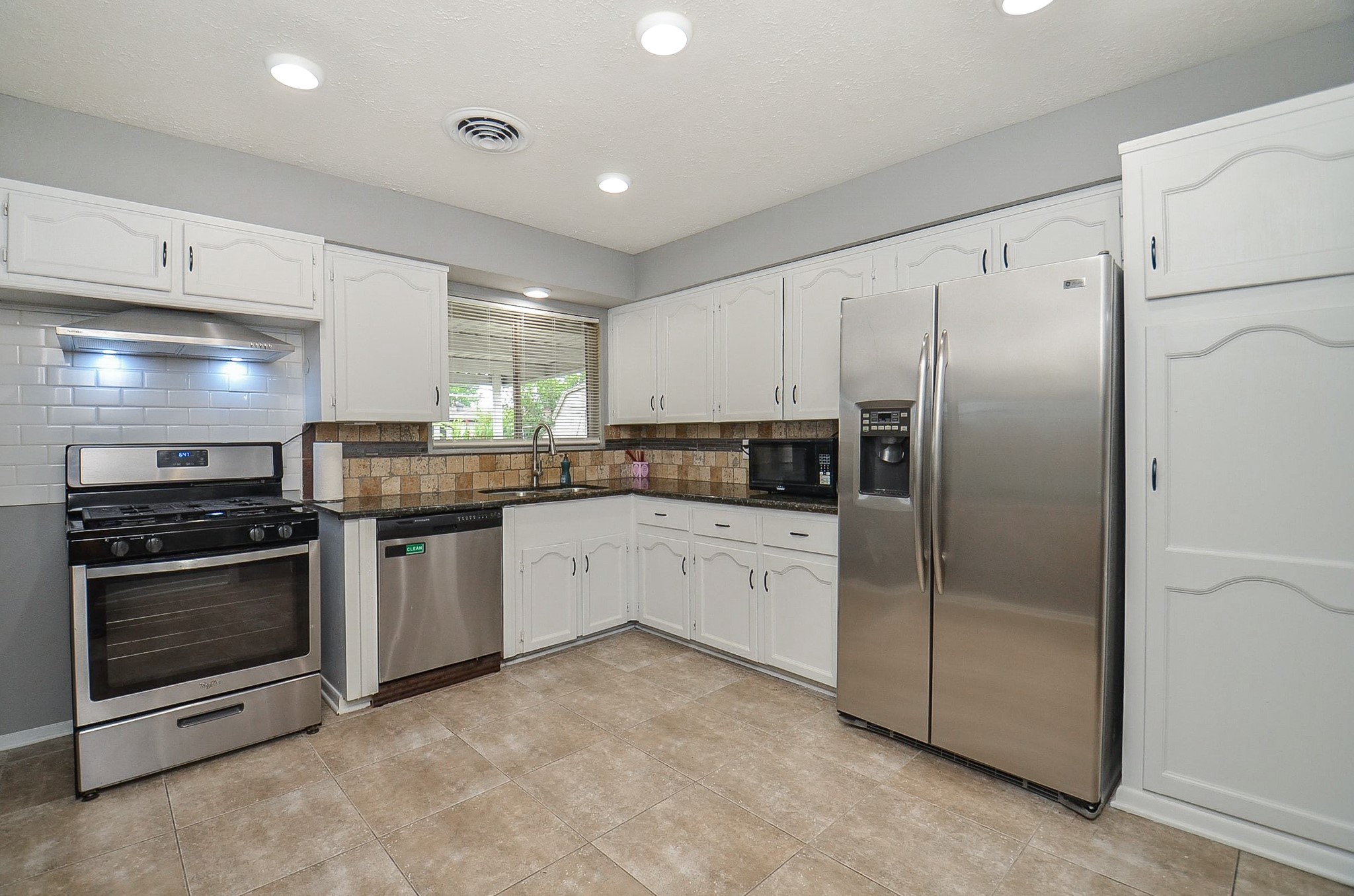 6322 Clemson Street Houston, TX 77092 - Photo 9 of 20