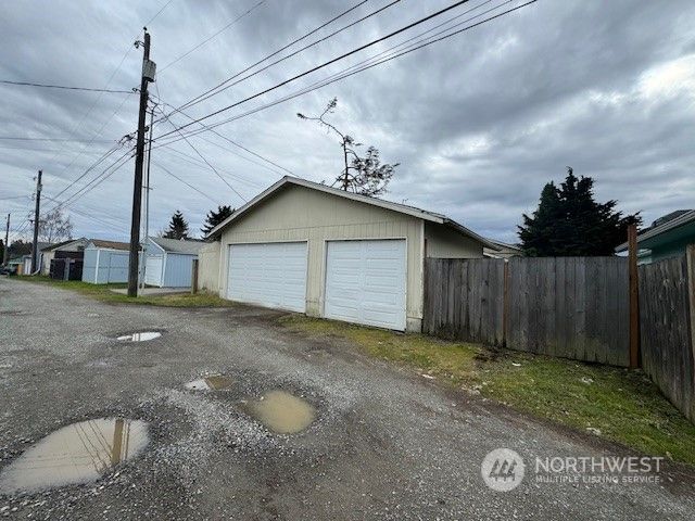 $392,000 | 527 South 57th Street, Tacoma, WA 98408