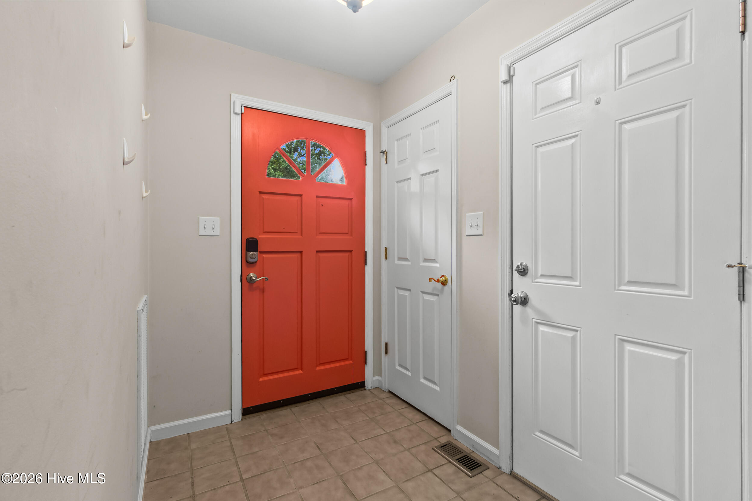 105 Crump Farm Road New Bern, NC 28562 - Photo 16 of 44 Bright Foyer Entrance