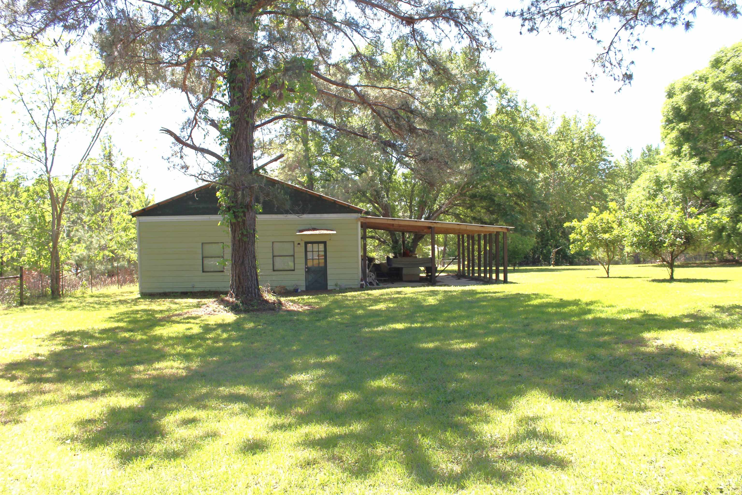 328 Northeast Prairie Road Madison, FL 32340 - Photo 7 of 41