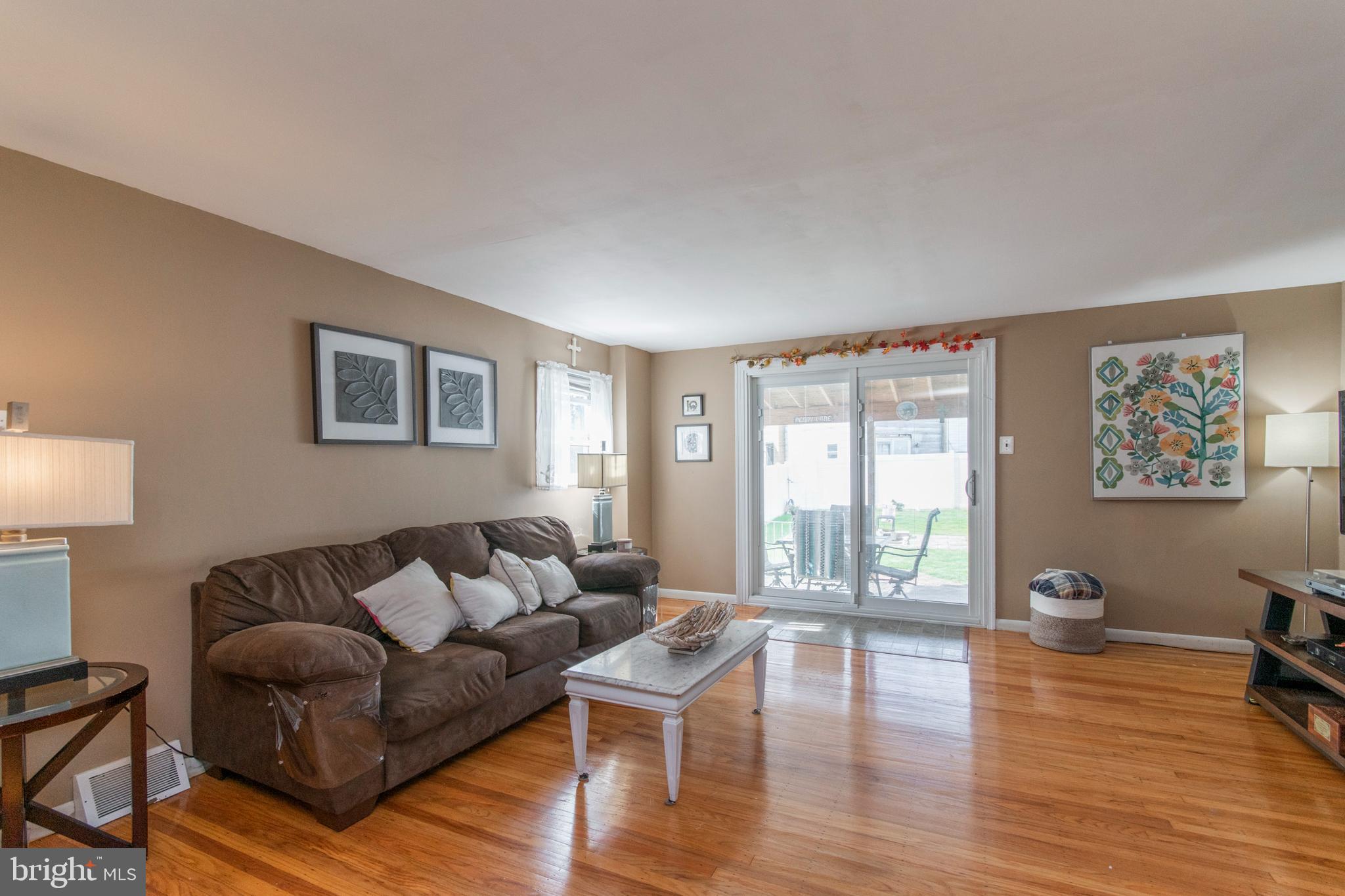 2806 Sebring Road Philadelphia, PA 19152 - Photo 3 of 30 Gallery Image 3