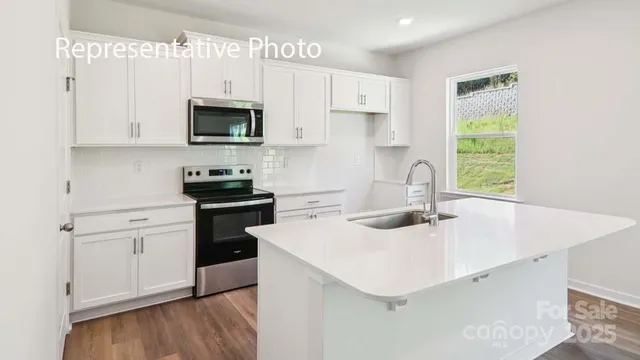 $339,000 | 680 14th Ave Court Northeast, Hickory, NC 28601