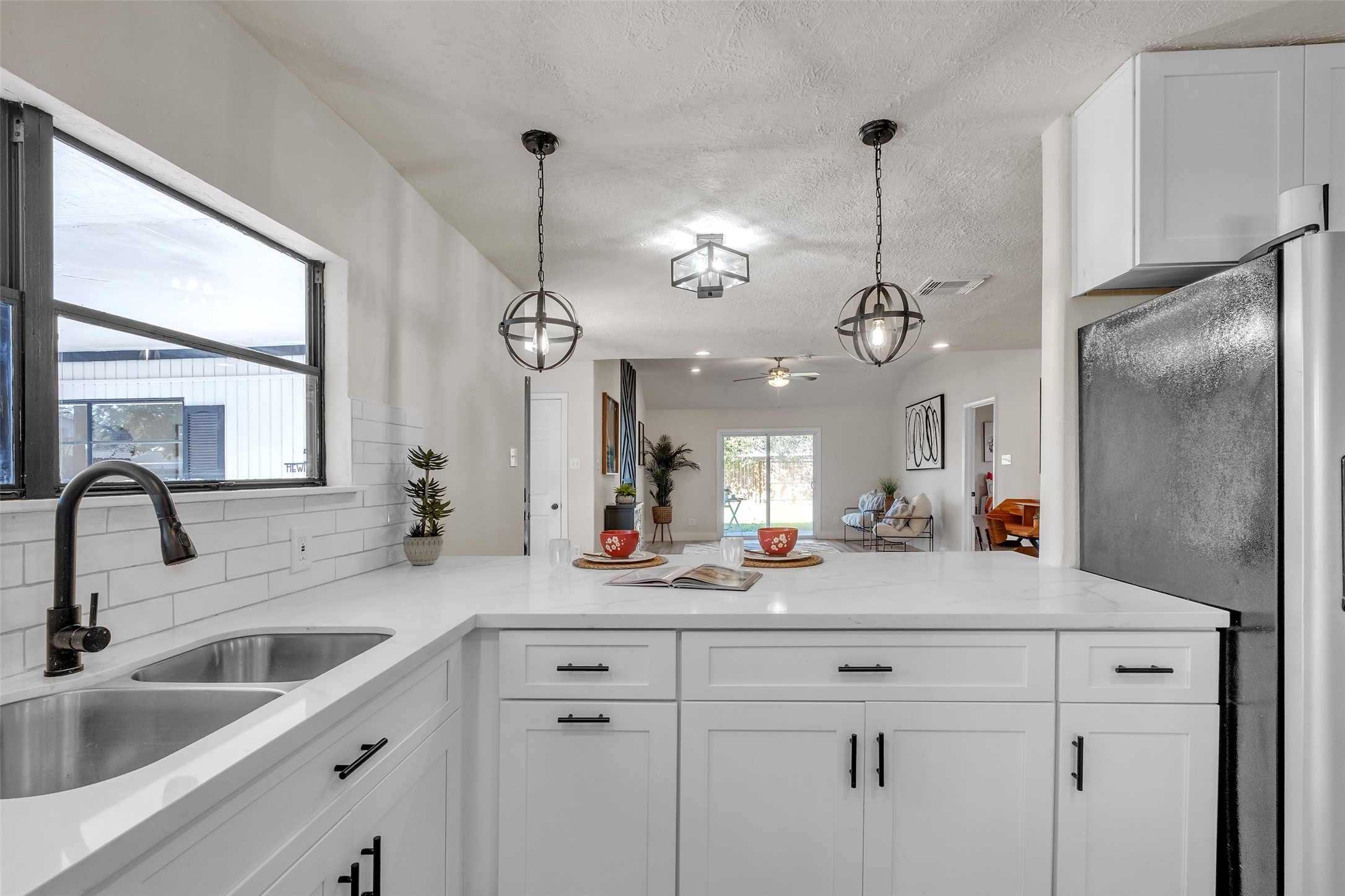 5502 Hewitt Drive Houston, TX 77092 - Photo 15 of 34