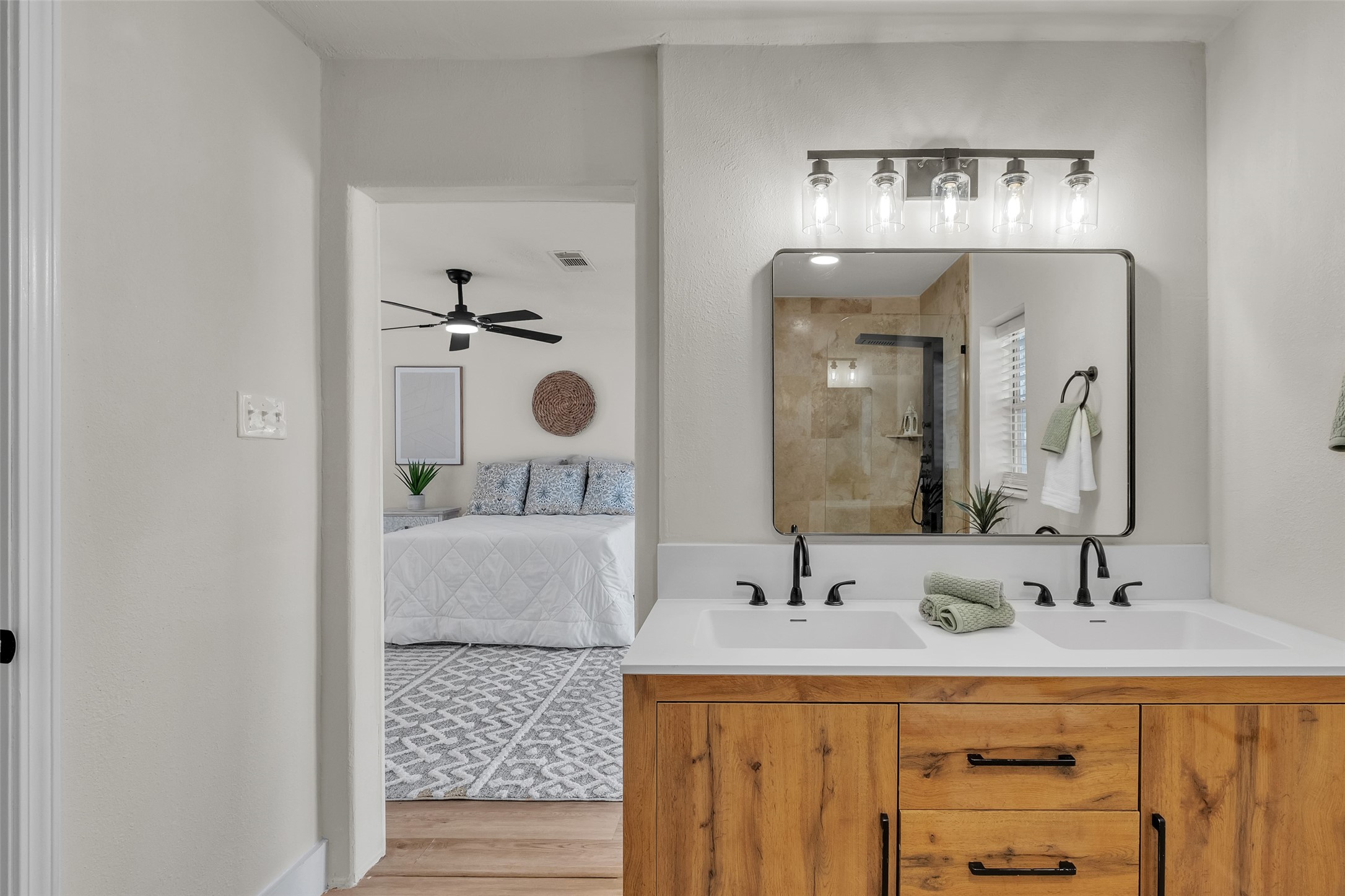 5502 Hewitt Drive Houston, TX 77092 - Photo 19 of 34