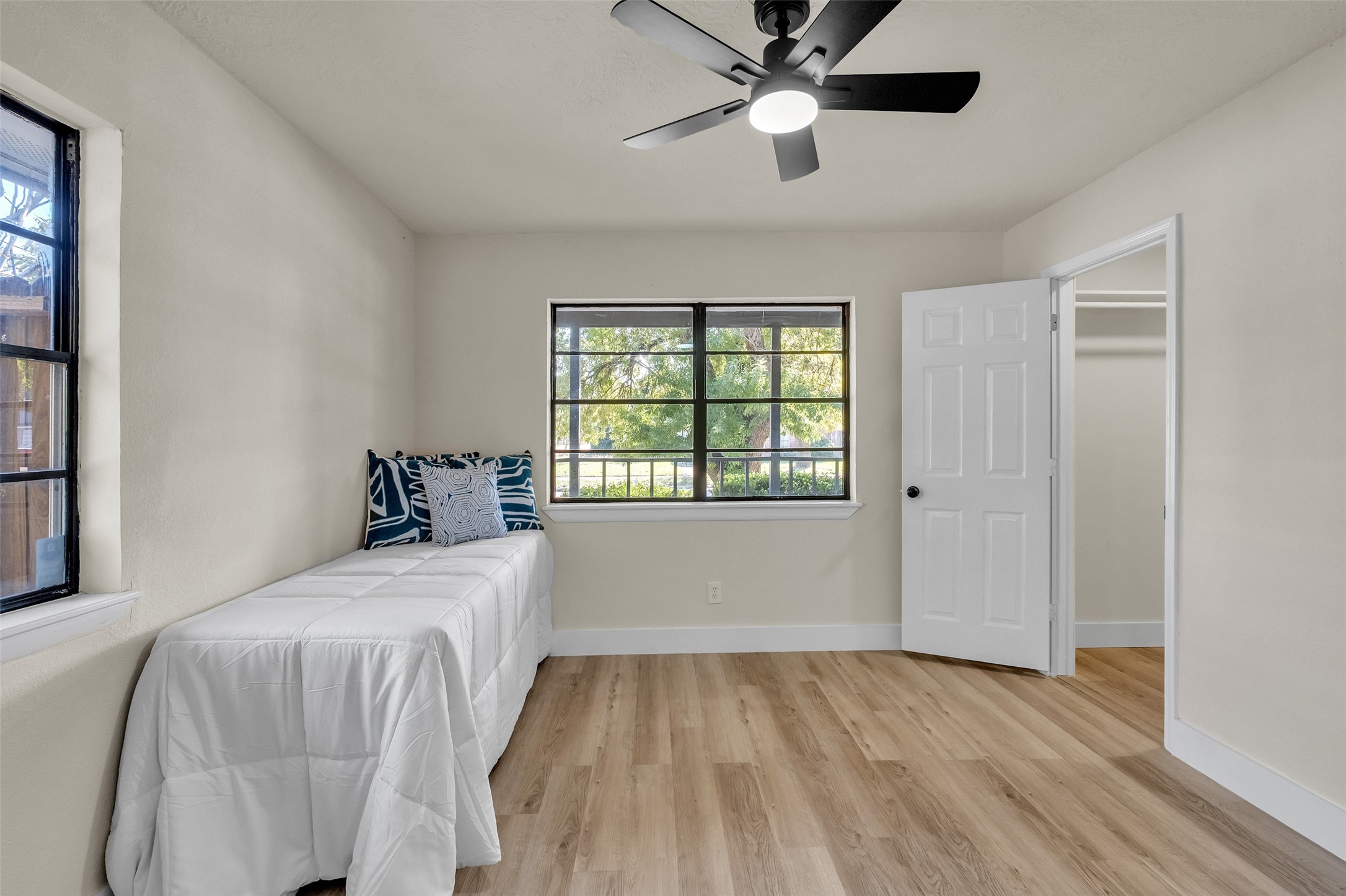 5502 Hewitt Drive Houston, TX 77092 - Photo 27 of 34