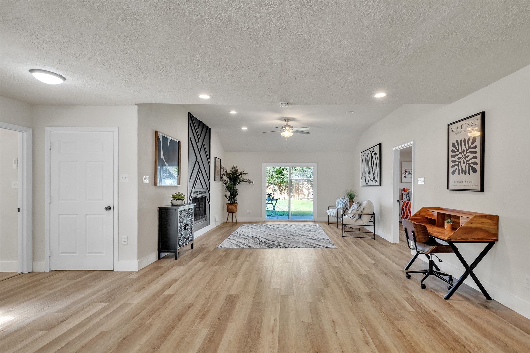 5502 Hewitt Drive Houston, TX 77092 - Photo 7 of 34