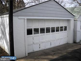 9430 Krewstown Road Philadelphia, PA 19115 - Photo 8 of 9 Garage