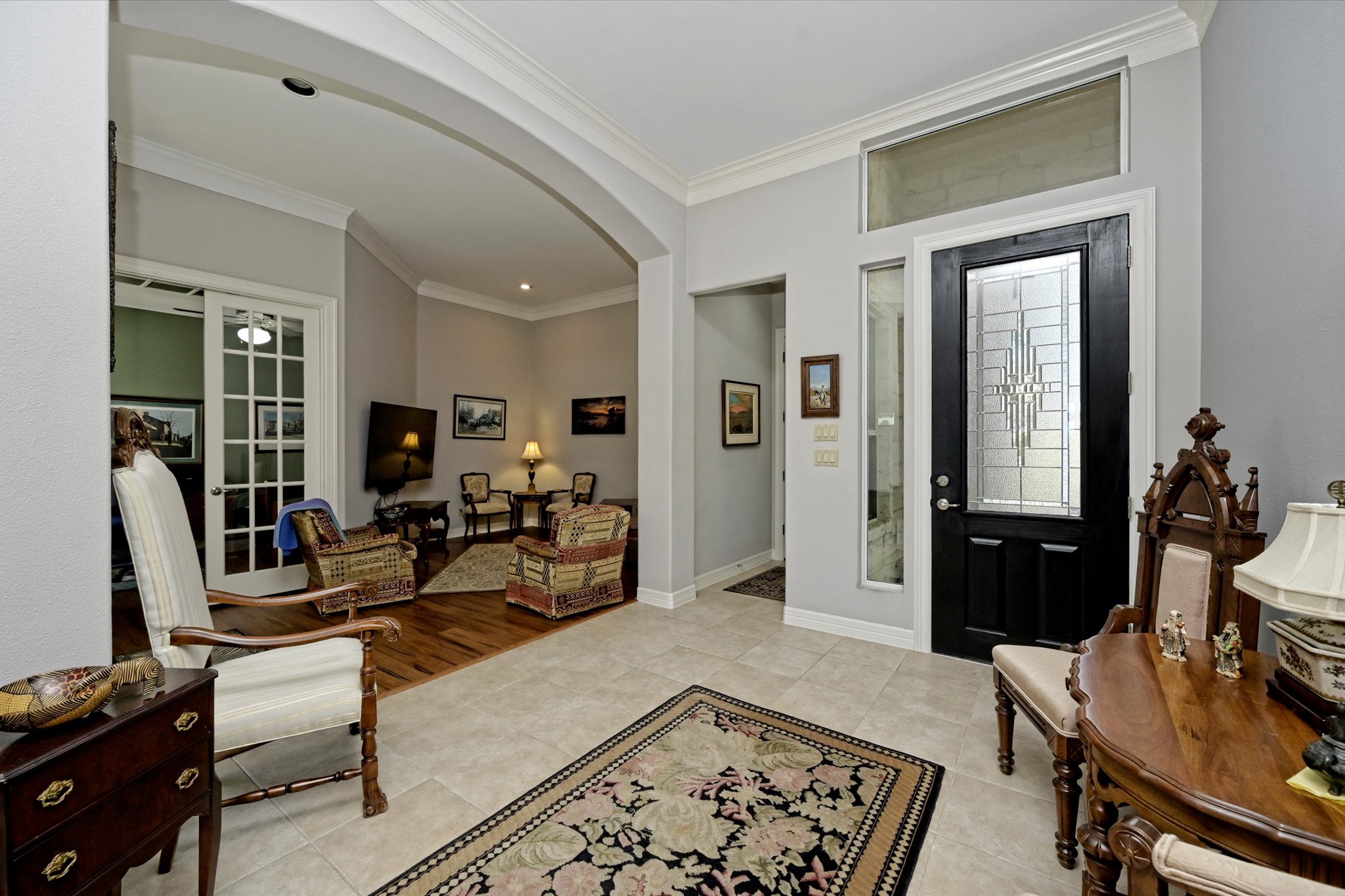 4912 Interlachen Lane Austin, TX 78747 - Photo 22 of 39 a living room with furniture