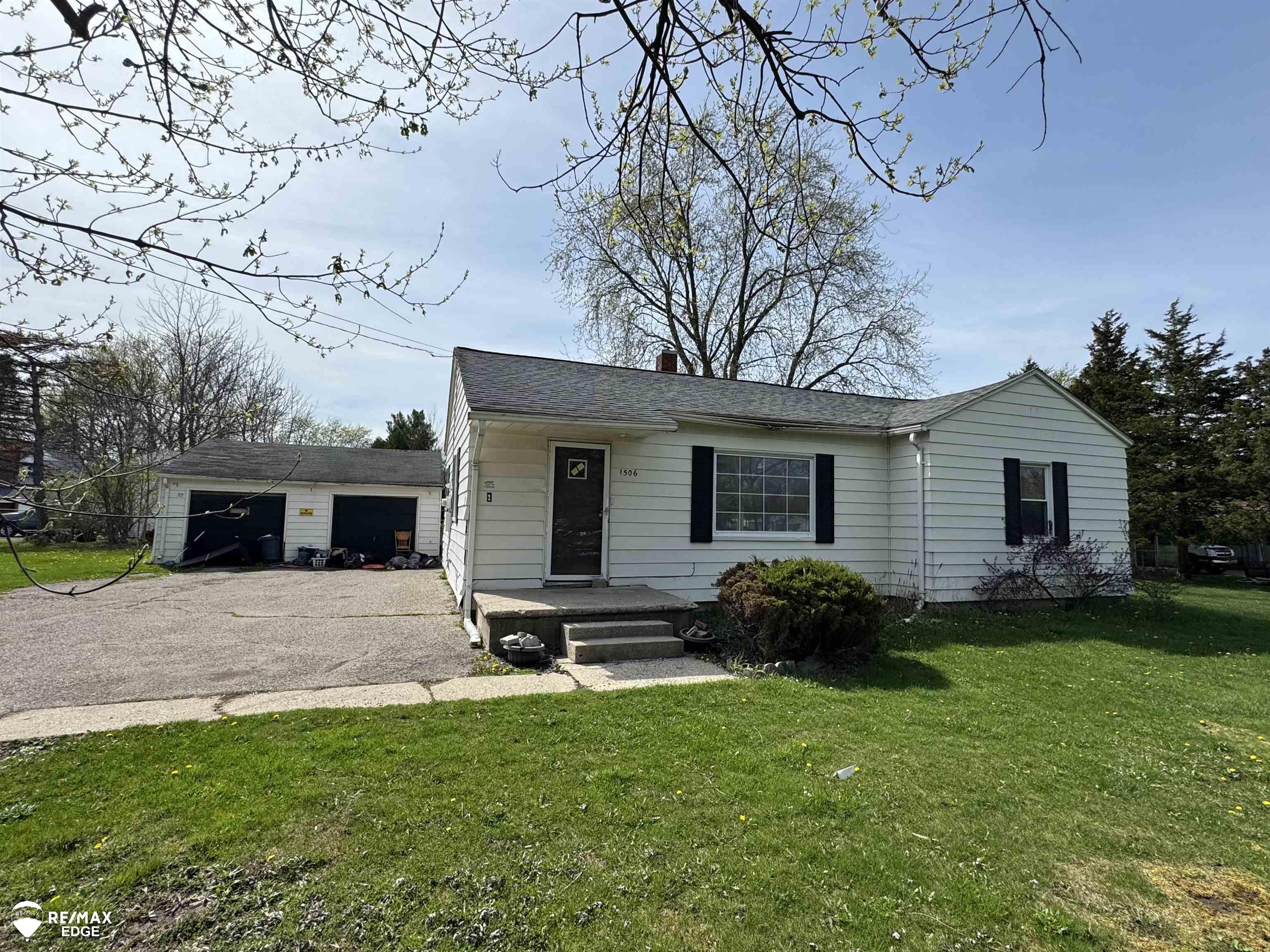1506 South Genesee Road Burton, MI 48509 - Photo 1 of 1 50173306-8da935c0-280a-49b3-9c2a-7062dcfe46a6.JPG
