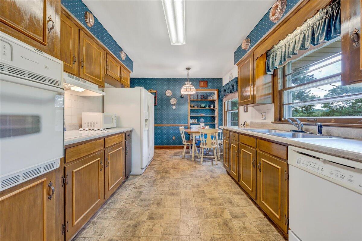3234 Bromley Road Roanoke, VA 24018 - Photo 17 of 38 17-MIB02866