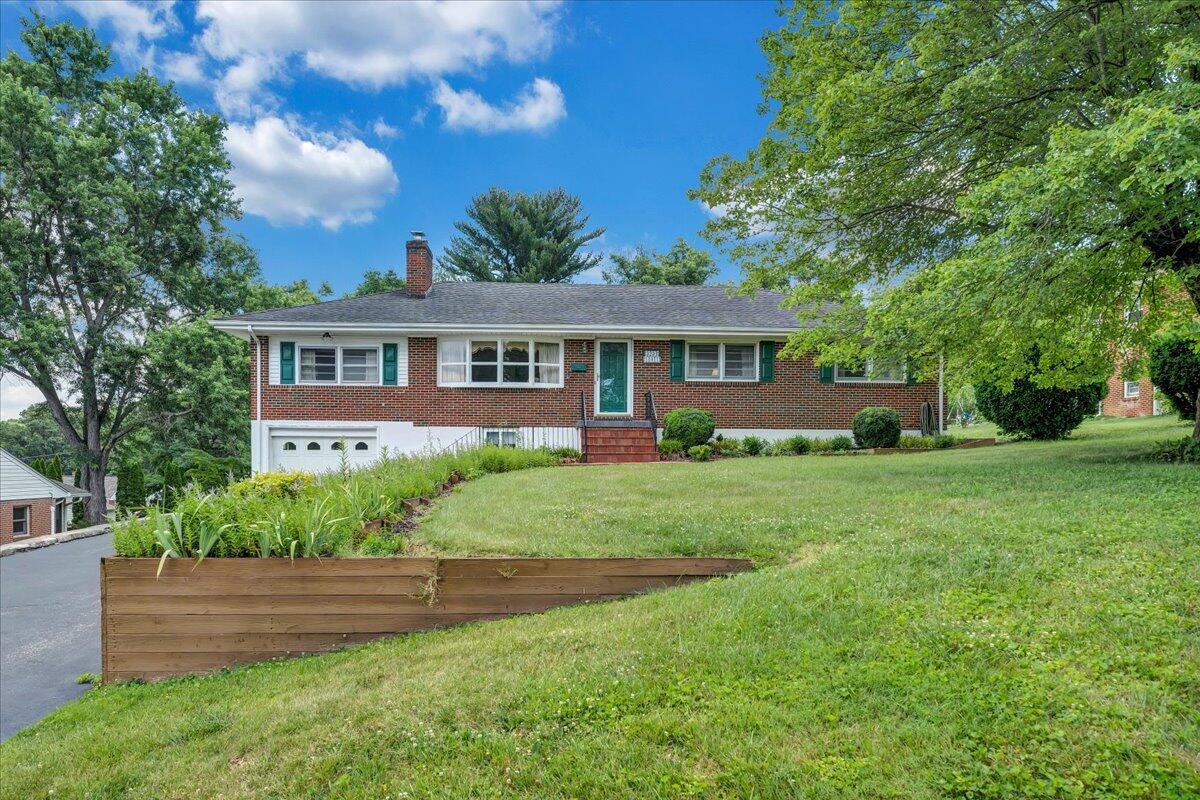 3234 Bromley Road Roanoke, VA 24018 - Photo 2 of 38 02-MIB02920