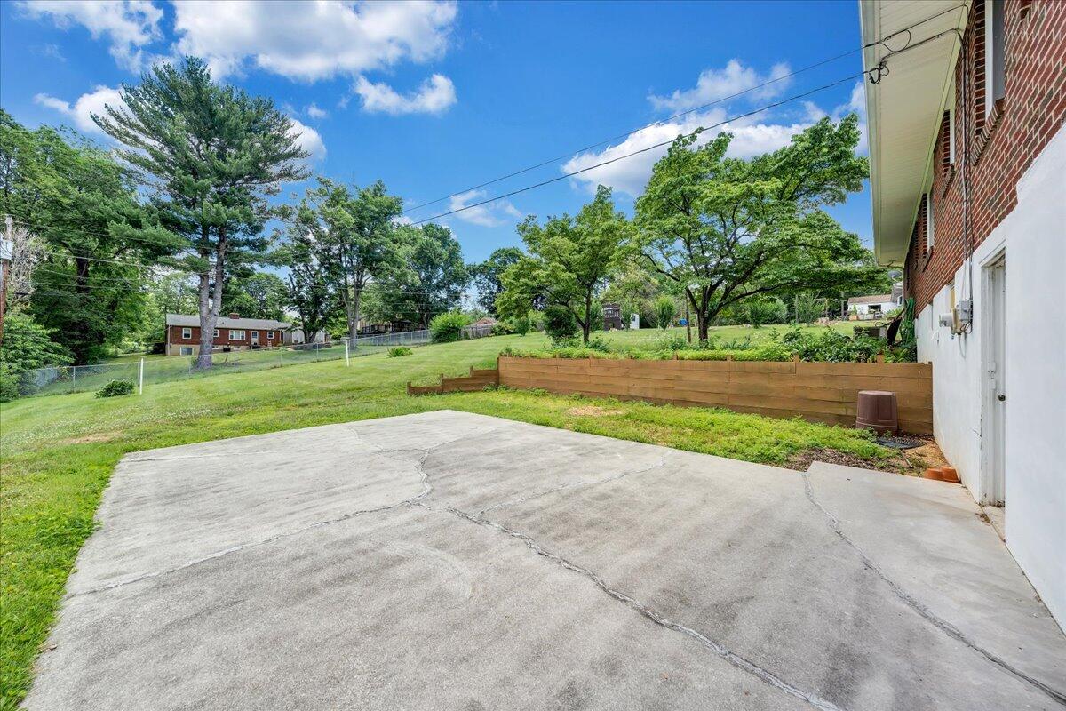 3234 Bromley Road Roanoke, VA 24018 - Photo 27 of 38 27-MIB02896