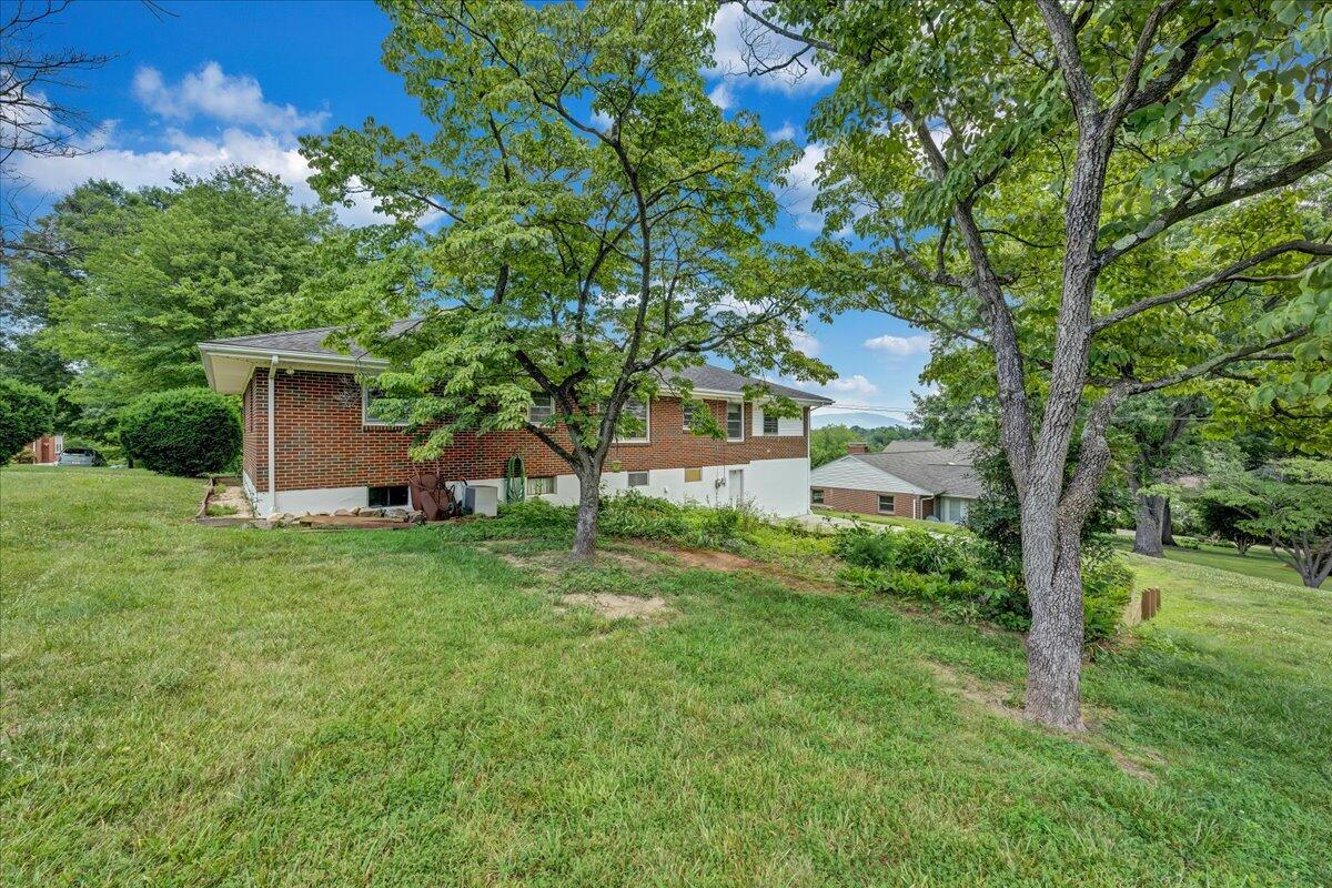 3234 Bromley Road Roanoke, VA 24018 - Photo 31 of 38 31-MIB02908