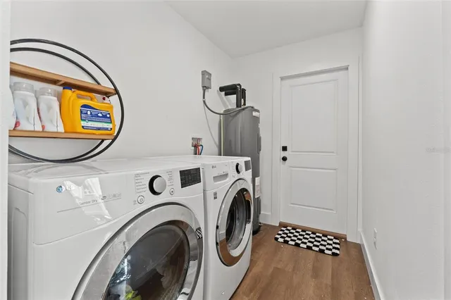 a view of livingroom with washer and dryer
