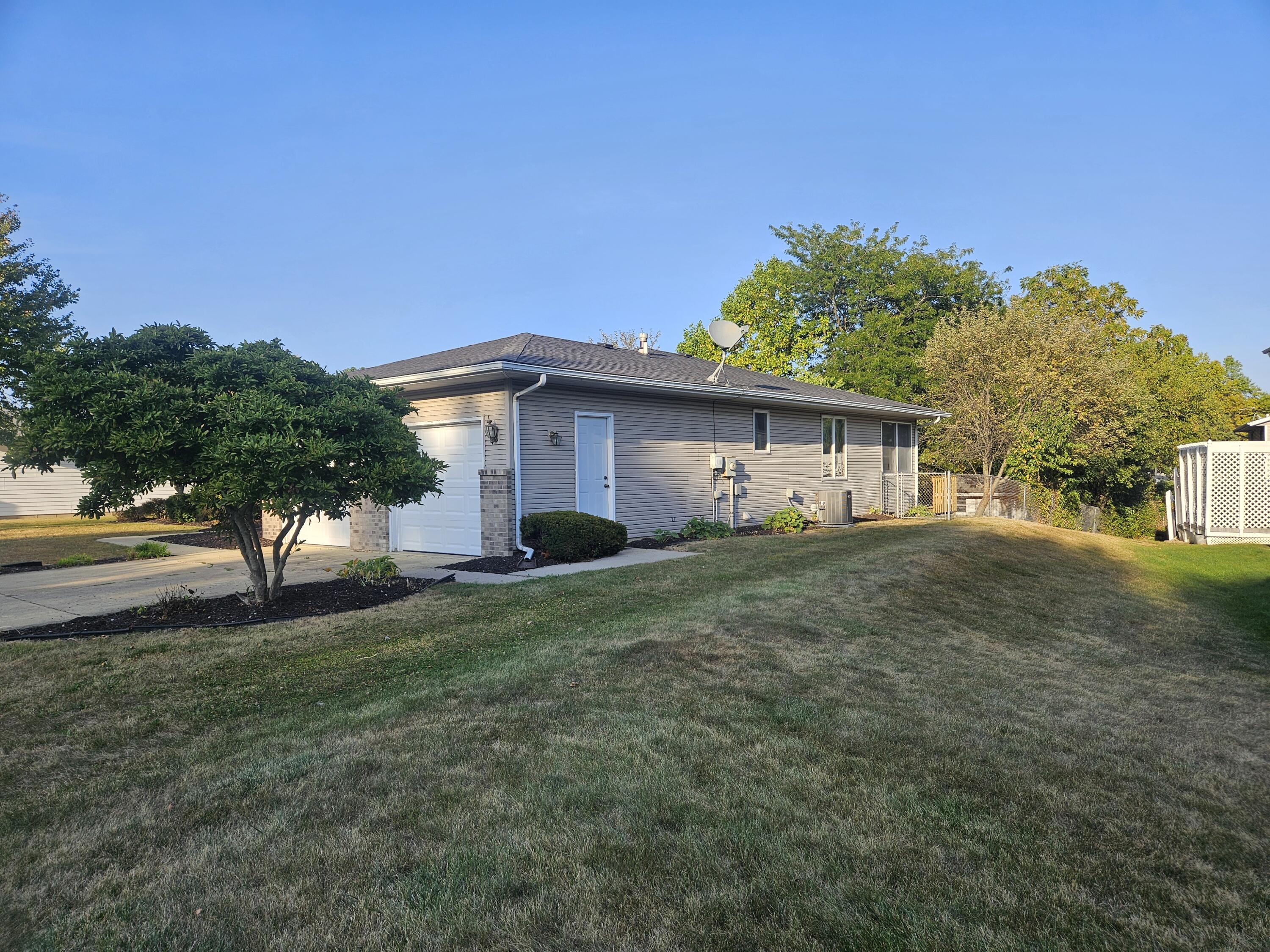 680 Meadow Lane Crown Point, IN 46307 - Photo 33 of 46 a front view of house with yard and trees