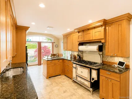$1,100,000 | 15 Anita Place, Farmingdale, NY 11735