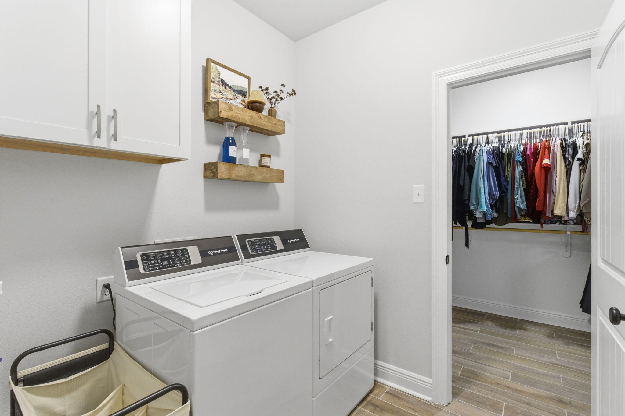 140 Flora Lane Freeport, FL 32439 - Photo 38 of 77 a utility room with dryer and washer