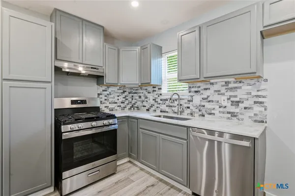 $240,000 | 2201 East Colorado Street, Victoria, TX 77901
