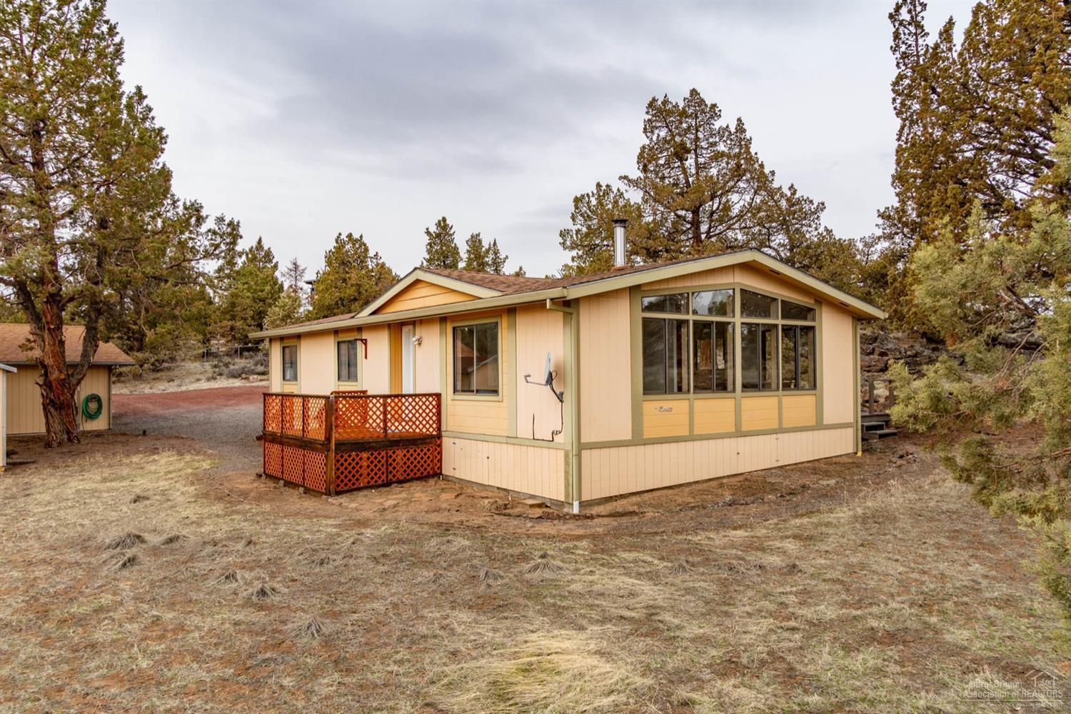 2405 Calaroga Road Redmond, OR 97756 - Photo 2 of 24 Gallery Image 2