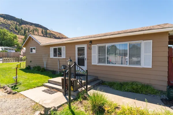 $160,000 | 323 East Grand Coulee Avenue, Grand Coulee, WA 99133