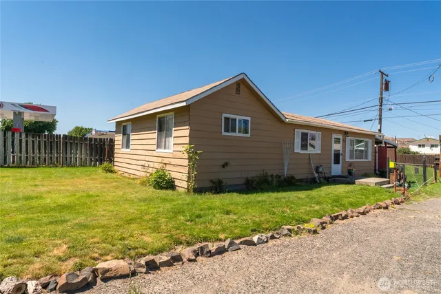 $160,000 | 323 East Grand Coulee Avenue, Grand Coulee, WA 99133