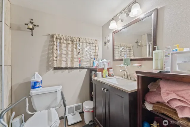 $160,000 | 323 East Grand Coulee Avenue, Grand Coulee, WA 99133