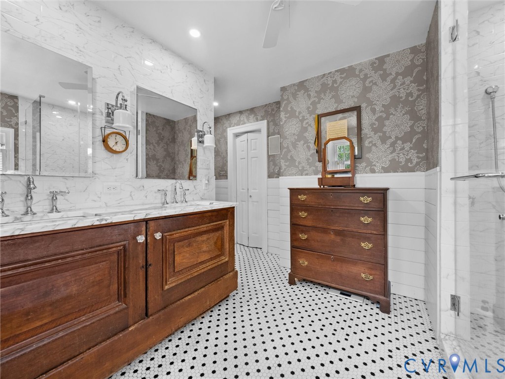 2625 Old Tavern Road Powhatan, VA 23139 - Photo 37 of 100 a bathroom with a sink a vanity and a large mirror
