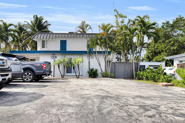 $2,700 | 1211 North Andrews Avenue, Unit 1211, Fort Lauderdale, FL 33311