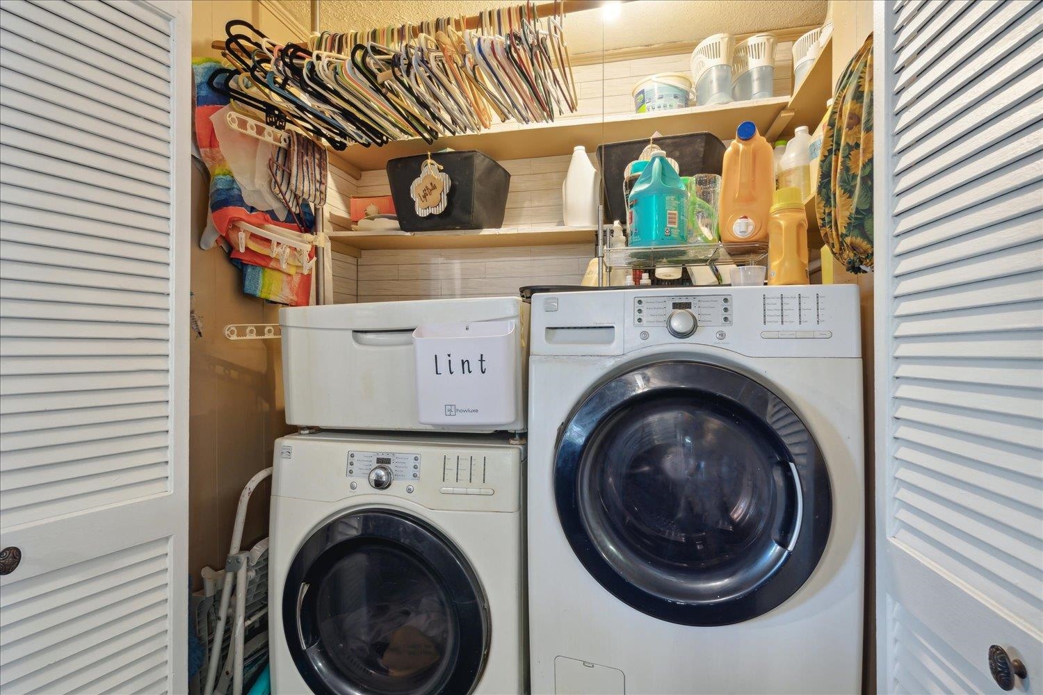 4608 Boyce Road Memphis, TN 38117 - Photo 15 of 30 a utility room with dryer and washer