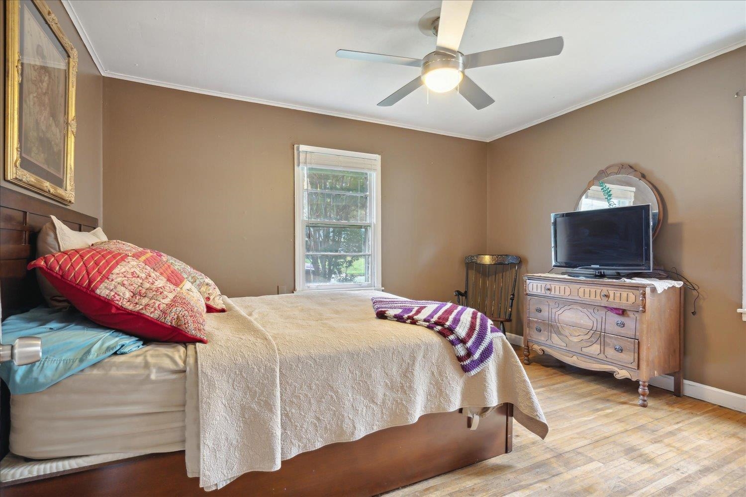 4608 Boyce Road Memphis, TN 38117 - Photo 18 of 30 a bedroom with a bed and a flat screen tv