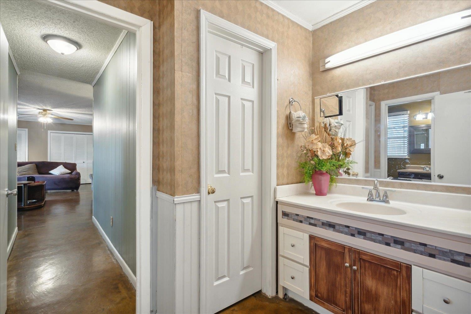 4608 Boyce Road Memphis, TN 38117 - Photo 22 of 30 a view of a kitchen from the hallway